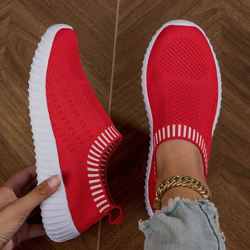 Buty wsuwane z okrągłym noskiem i teksturowaną, żłobioną podeszwą