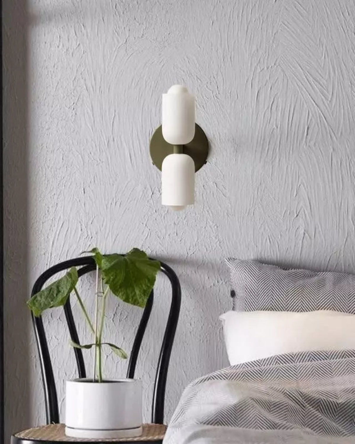 Pionowa Symetryczna Lampa Ścienna w Kształcie Pigułki