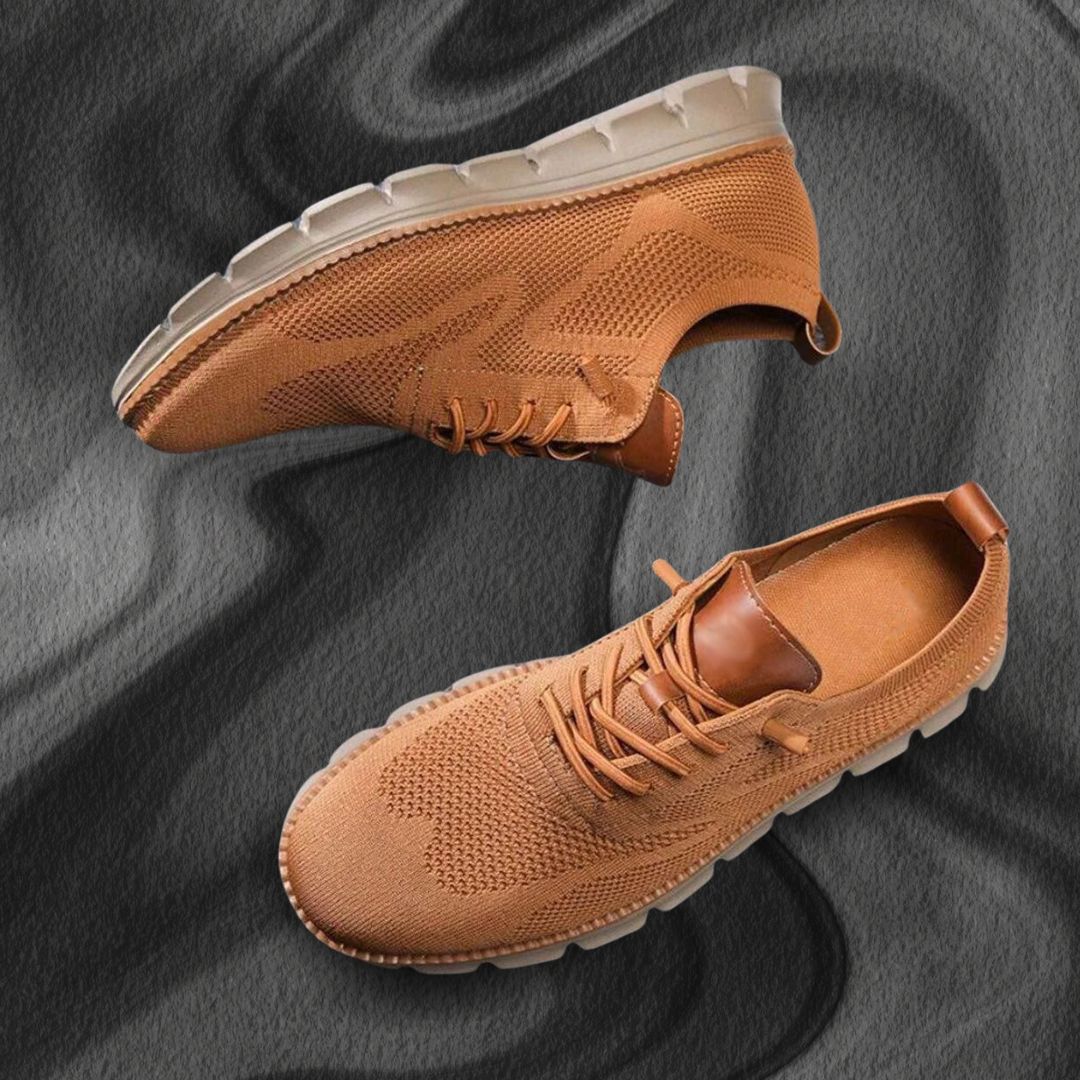 Teksturowane niskie sneakersy z panelami i sznurowaniem