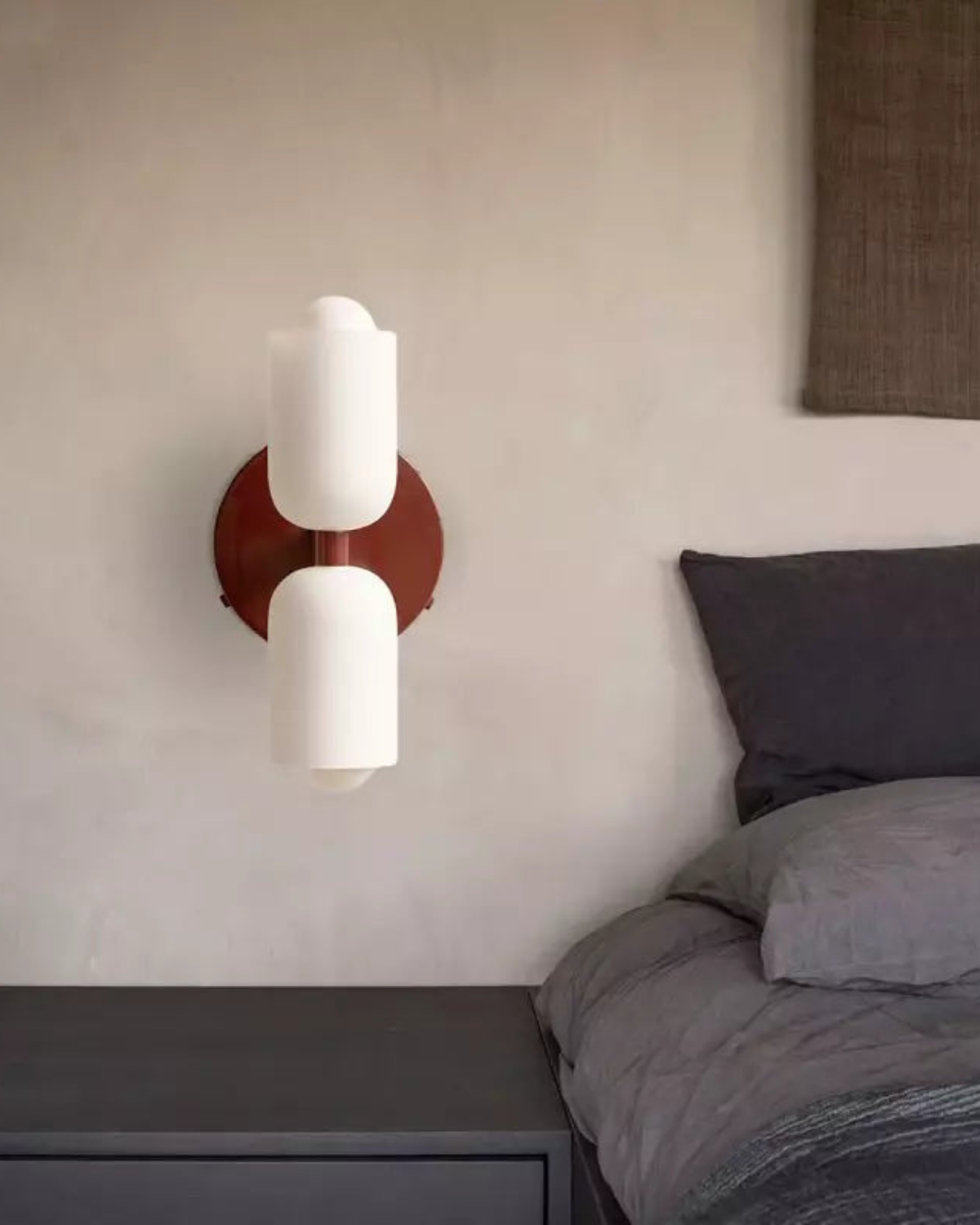 Pionowa Symetryczna Lampa Ścienna w Kształcie Pigułki
