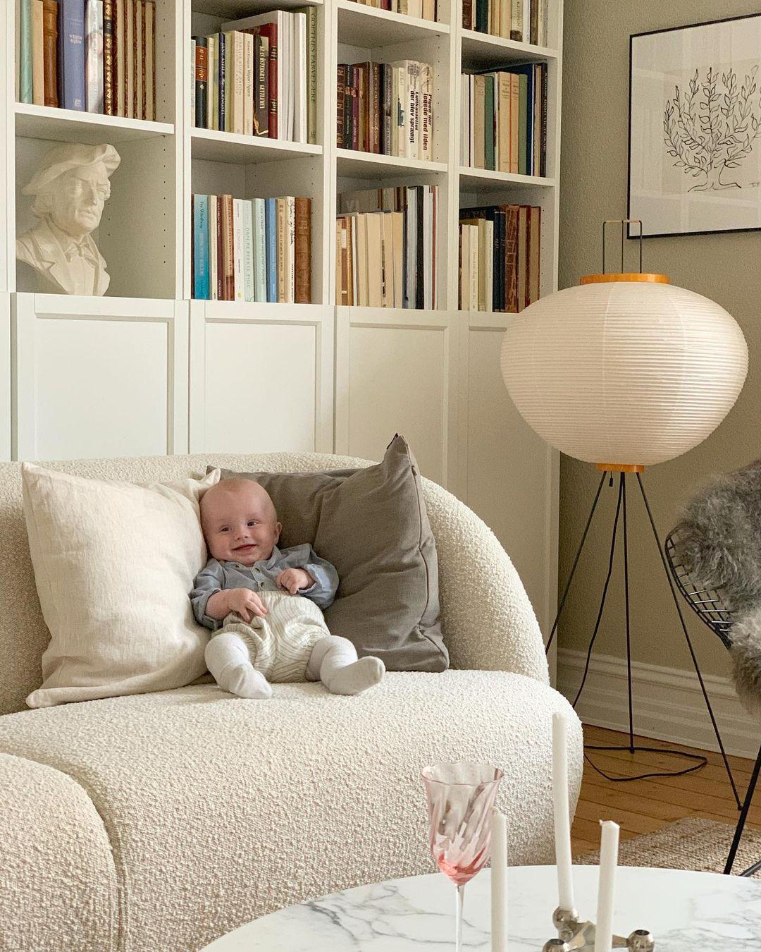 Lampa podłogowa na trójnogu z abażurem z papieru ryżowego