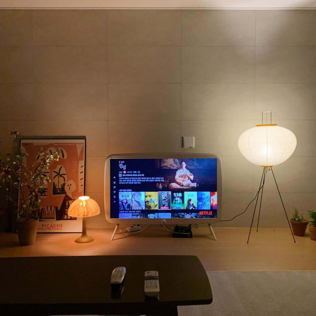 Lampa podłogowa na trójnogu z abażurem z papieru ryżowego