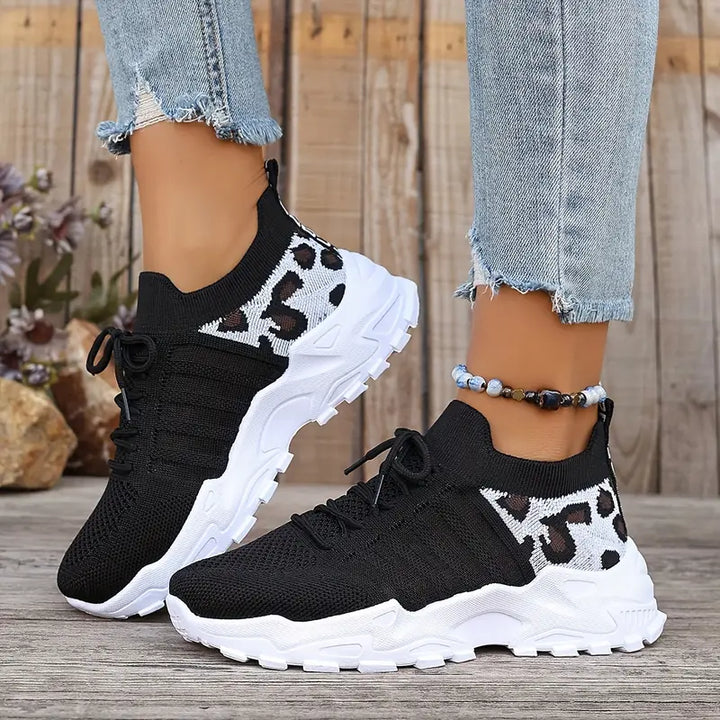 Sneakersy z wzorzystym teksturowanym cholewką i podeszwą lug