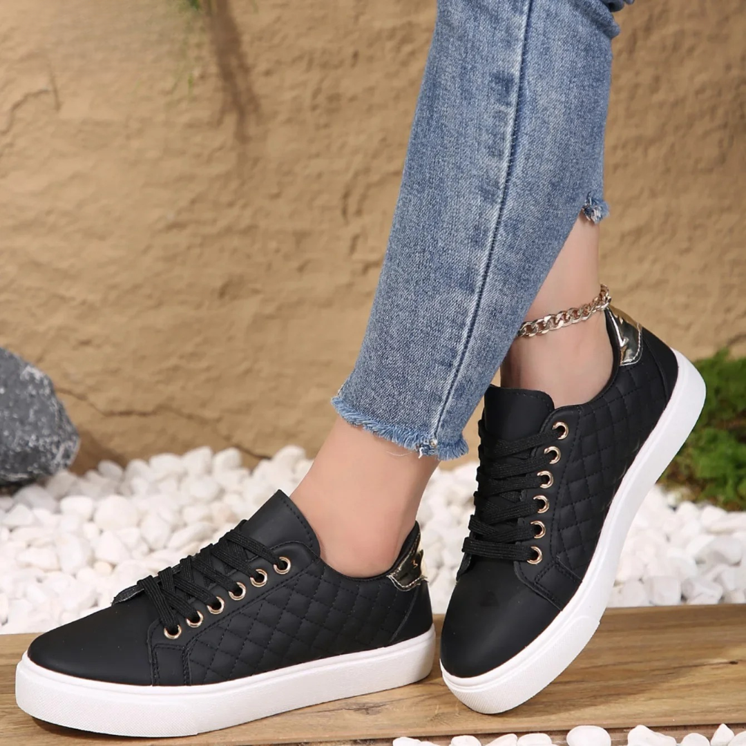 Buty z wiązaniem, pikowane, z metalowym obcasem