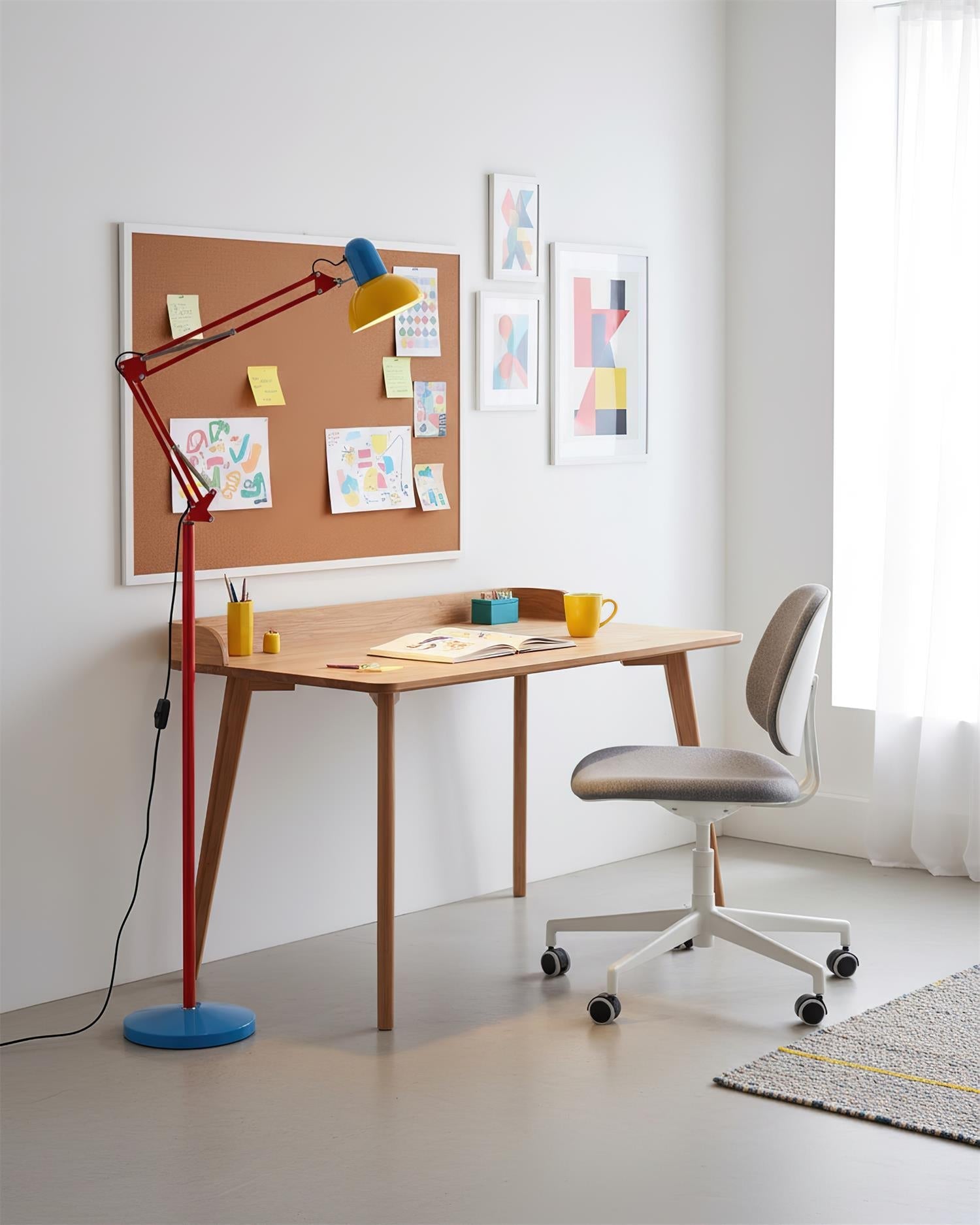 Lampa stojąca wieloprzegubowa z okrągłą podstawą