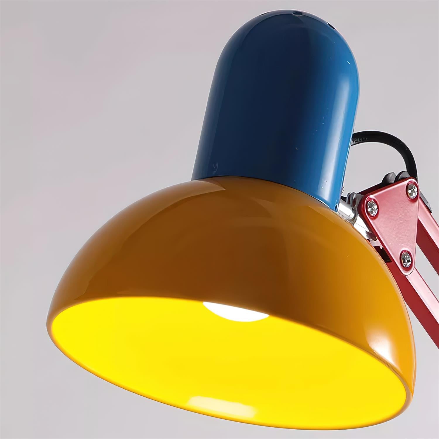 Lampa stojąca wieloprzegubowa z okrągłą podstawą