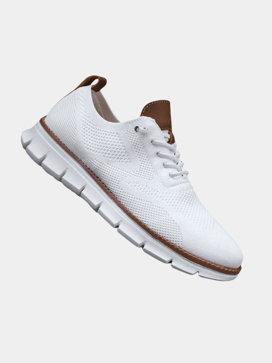 Teksturowane niskie sneakersy z panelami i sznurowaniem