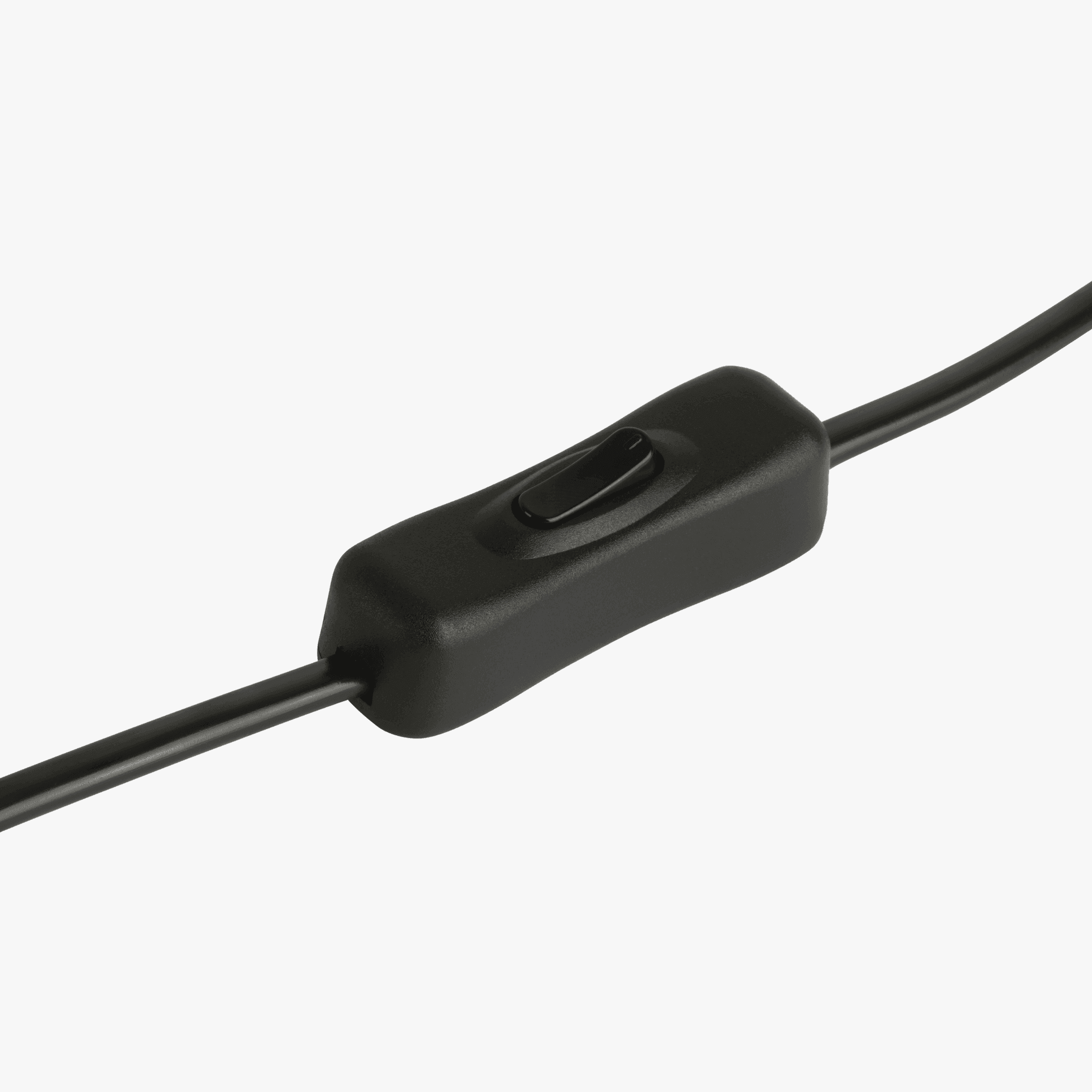 Lampa stojąca z potrójnie ułożonym, prążkowanym abażurem papierowym