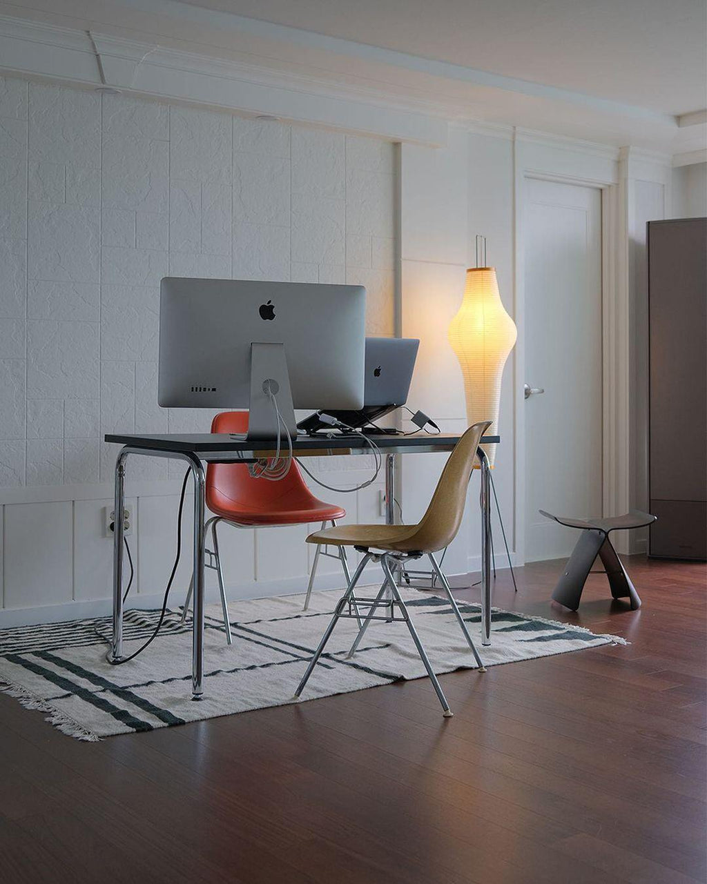 Lampa podłogowa na trójnogu z abażurem z papieru ryżowego