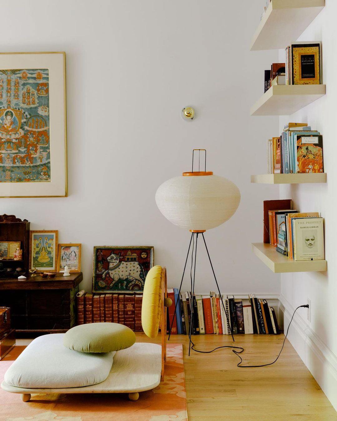 Lampa podłogowa na trójnogu z abażurem z papieru ryżowego