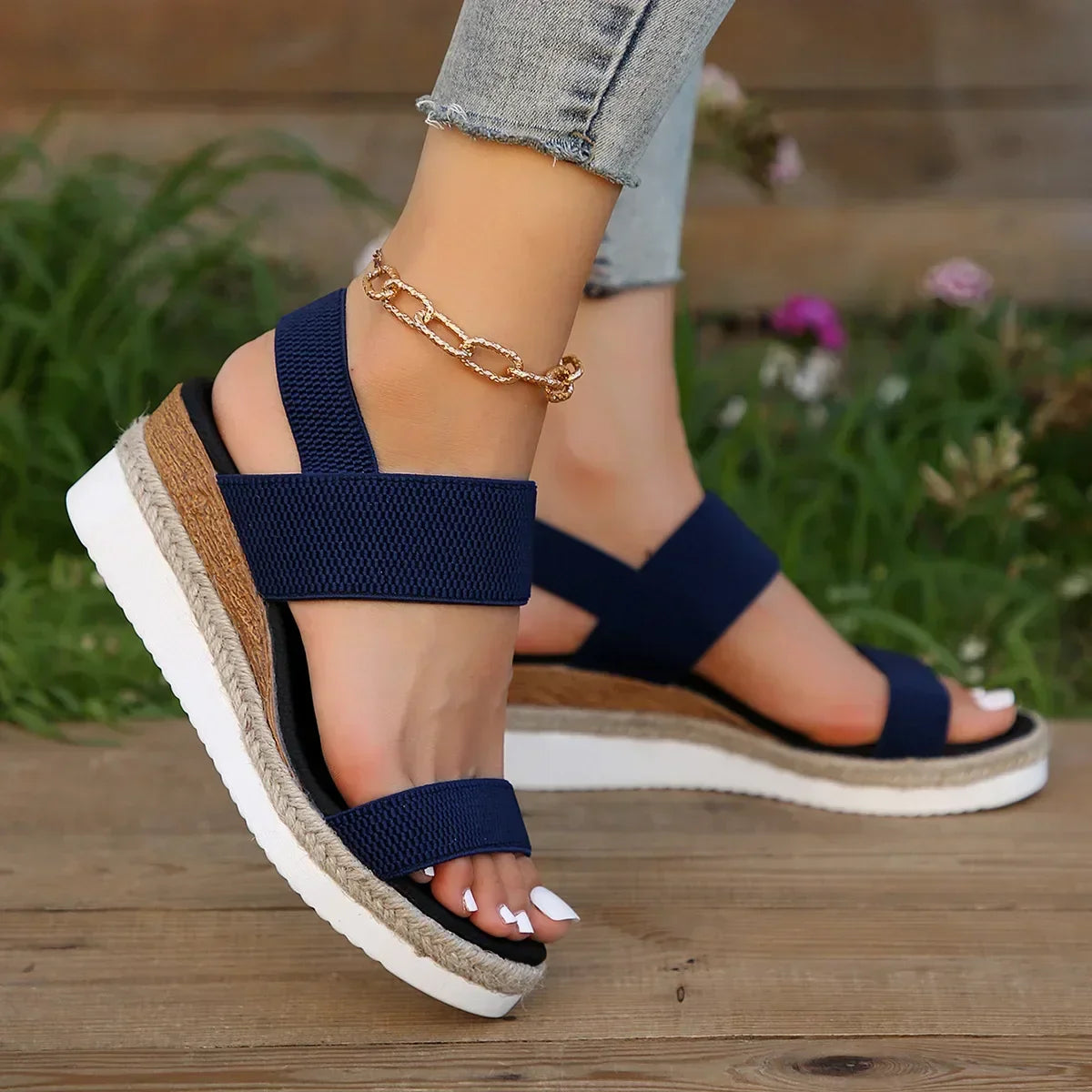 Sandały Flatform z Krzyżującymi się Paskami
