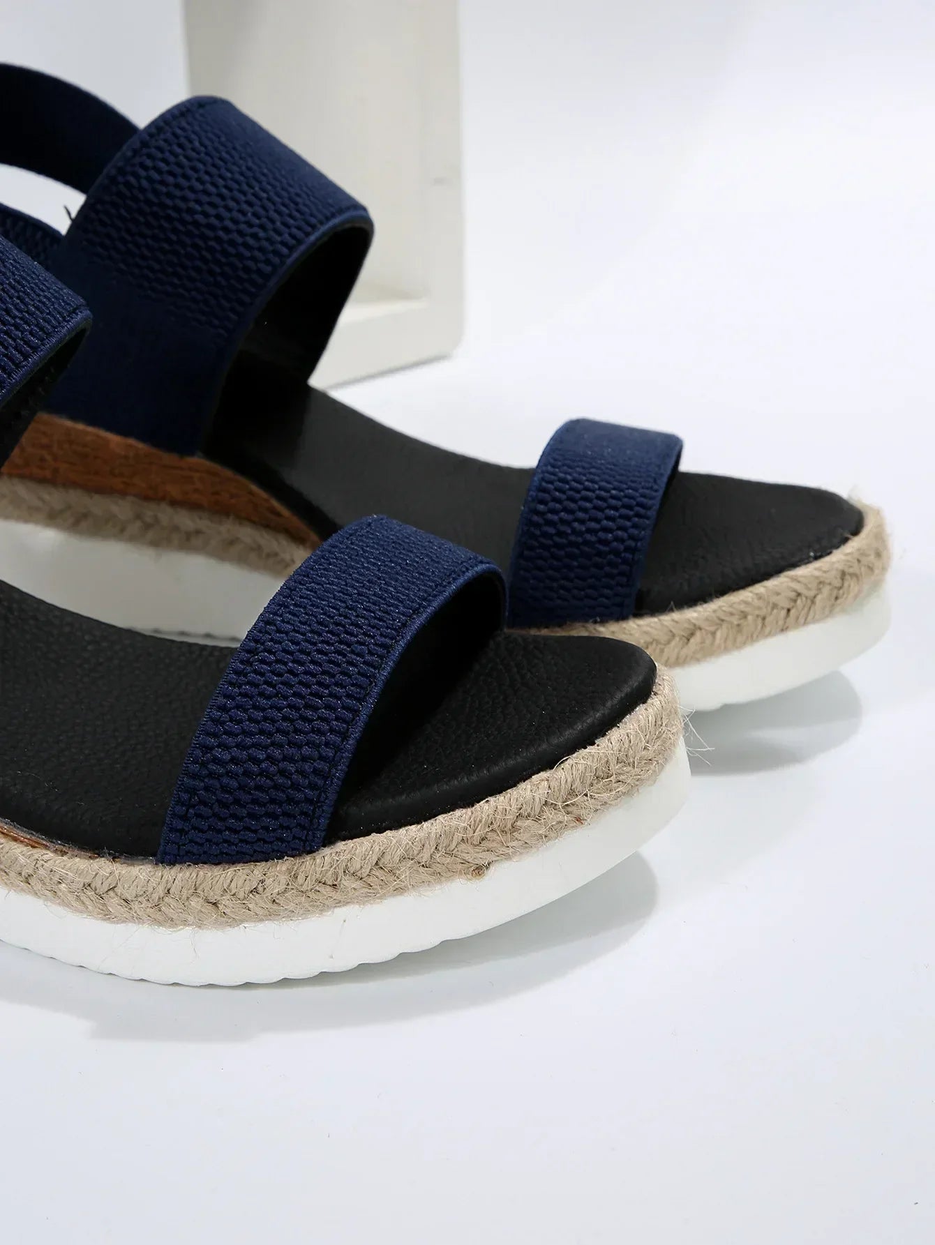 Sandały Flatform z Krzyżującymi się Paskami