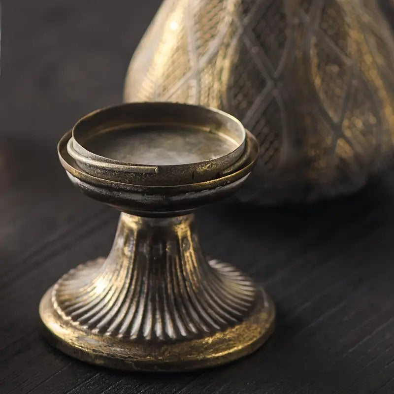 Uchwyt na Świecę w Kształcie Stożka