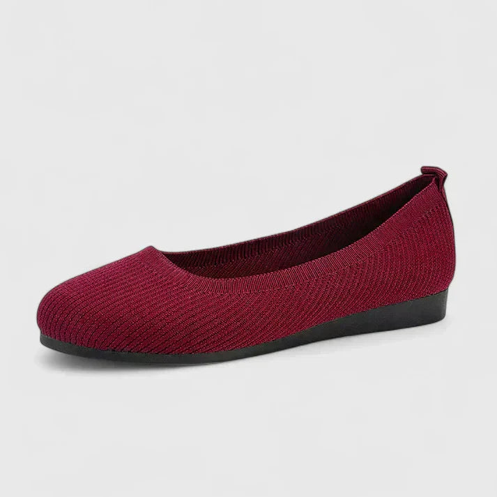 Płaskie buty z zaokrąglonym noskiem i siateczkową cholewką