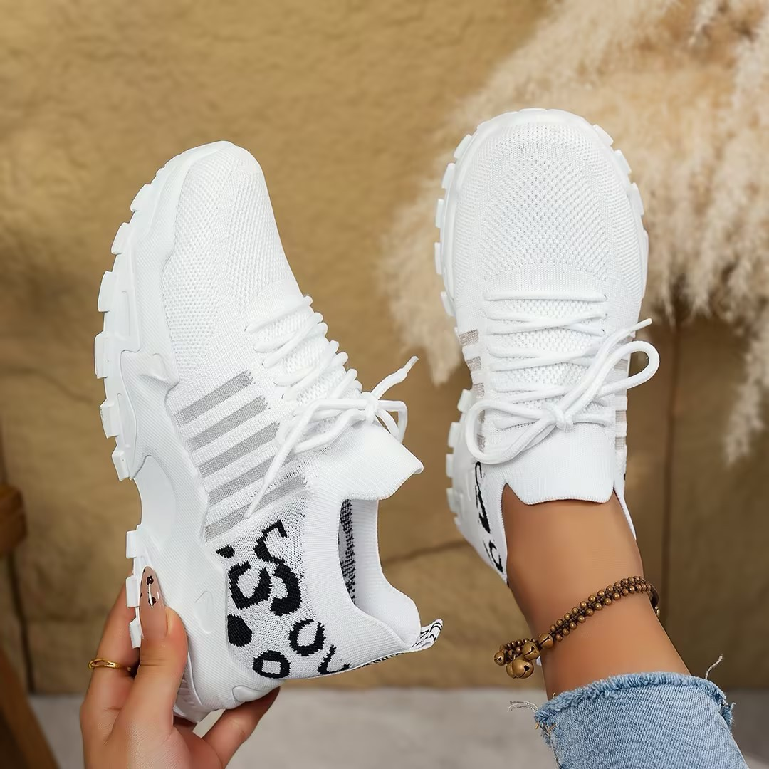 Sneakers z okrągłym noskiem i grubą podeszwą