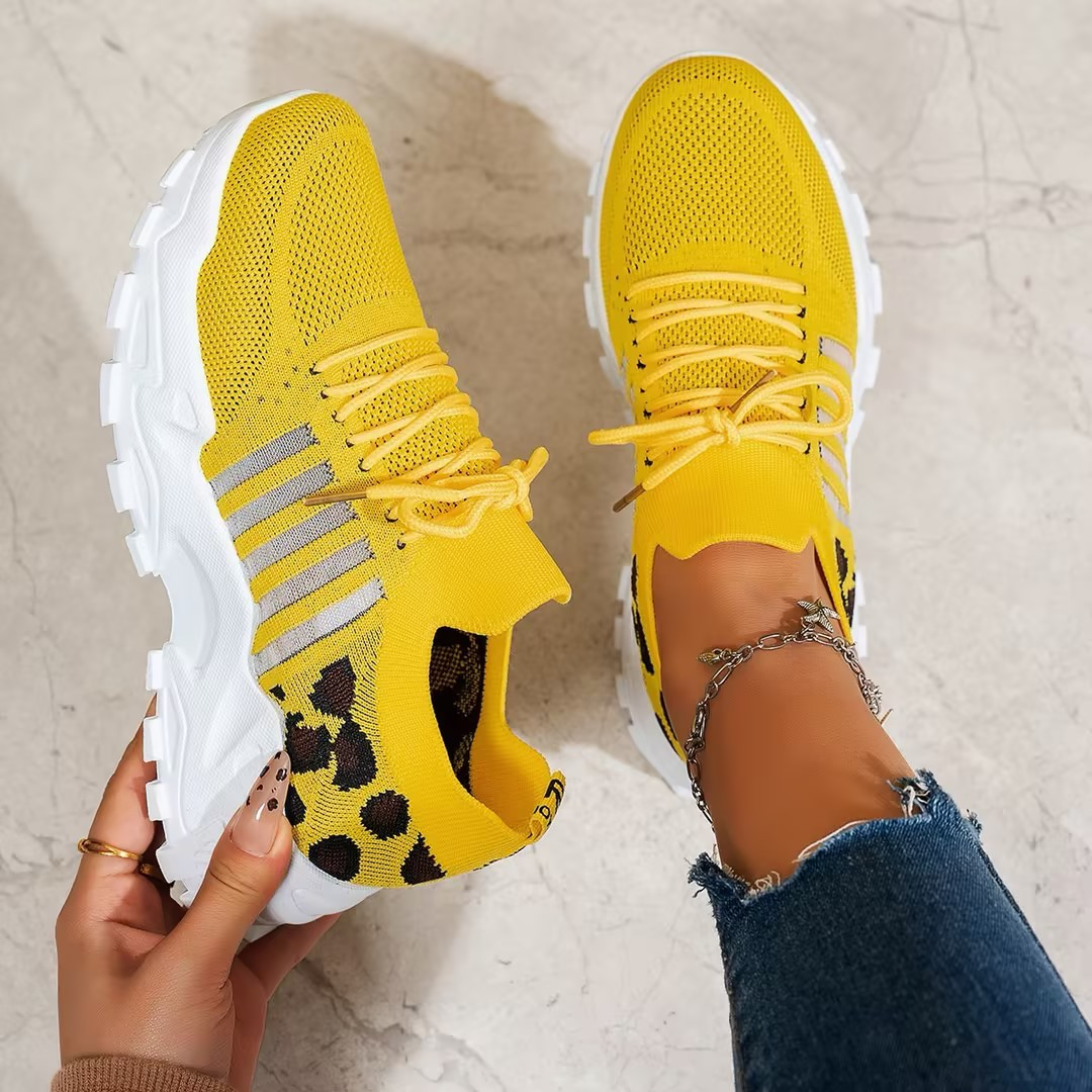 Sneakers z okrągłym noskiem i grubą podeszwą
