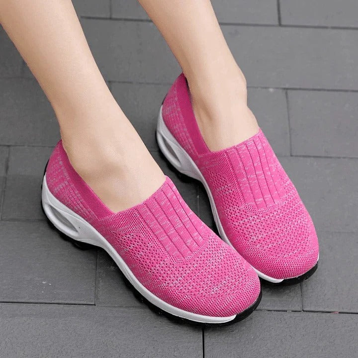 Buty Slip On z Wypukłym, Perforowanym Cholewką