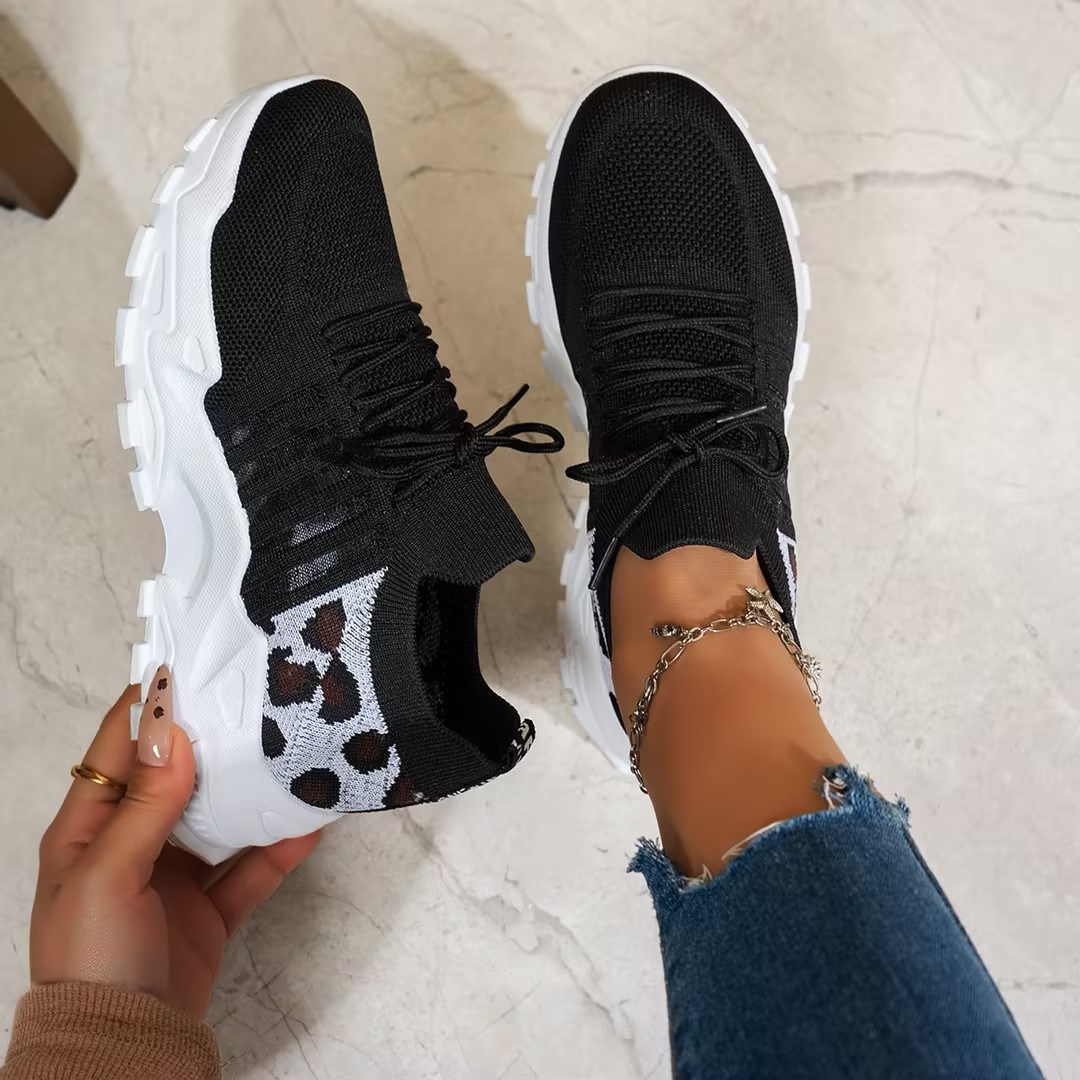 Sneakers z okrągłym noskiem i grubą podeszwą