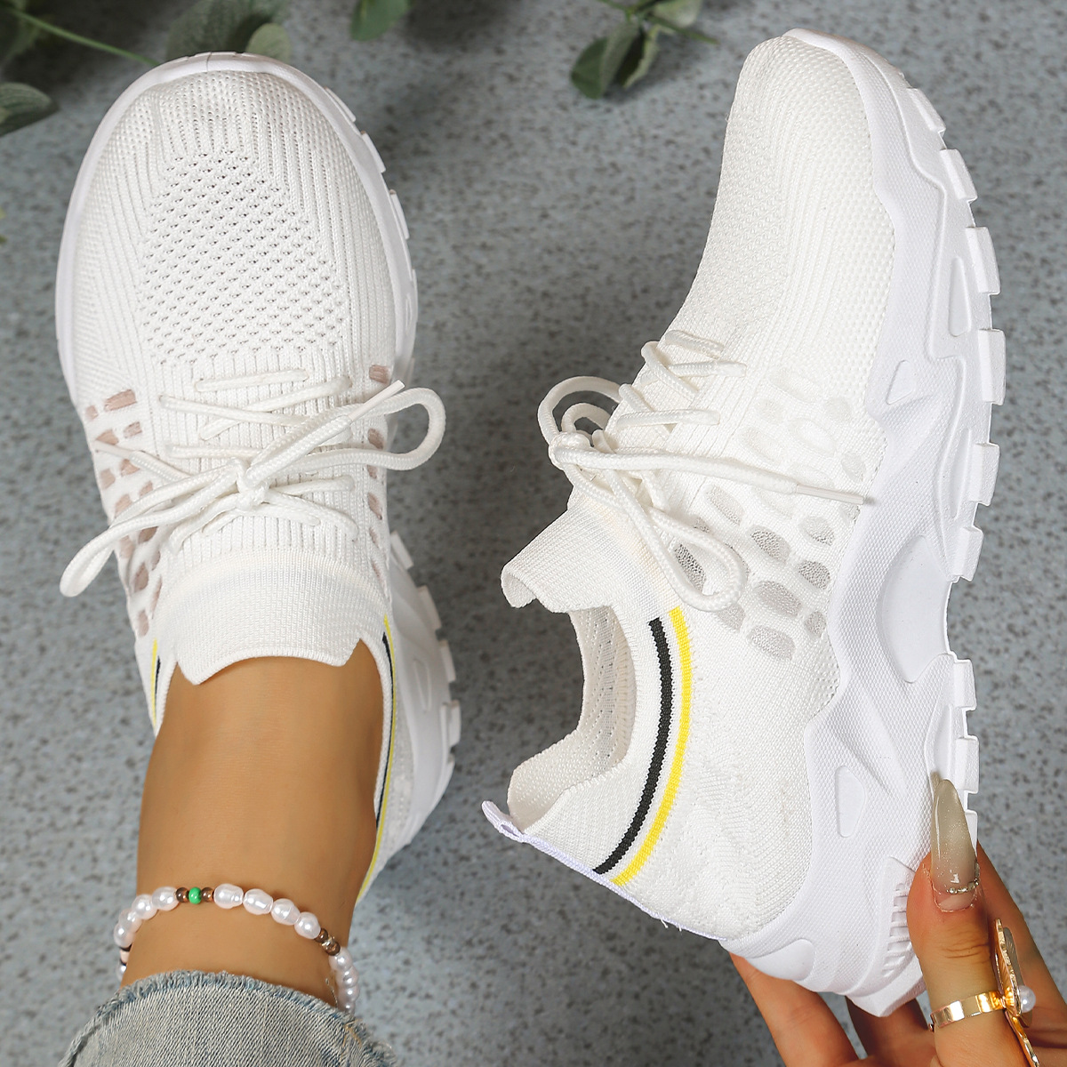 Sneakers z okrągłym noskiem i grubą podeszwą