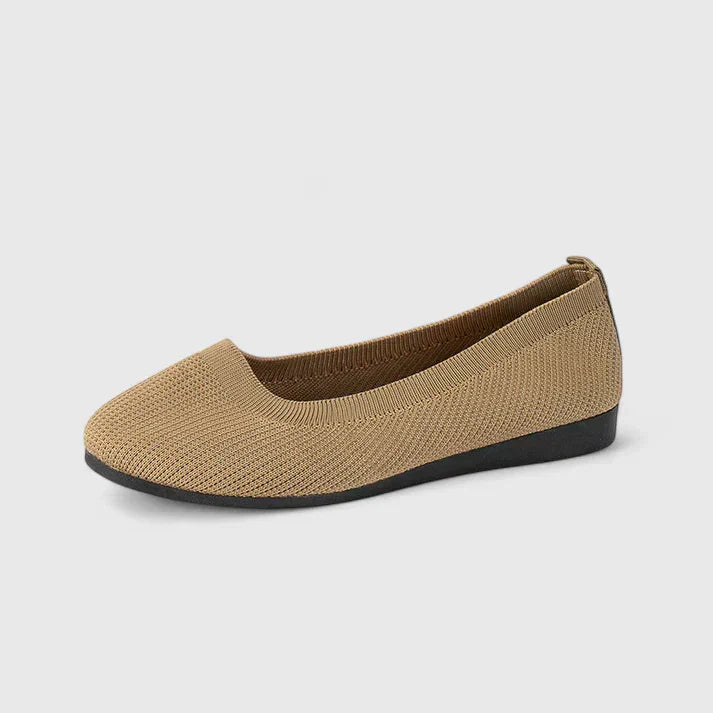 Płaskie buty z zaokrąglonym noskiem i siateczkową cholewką