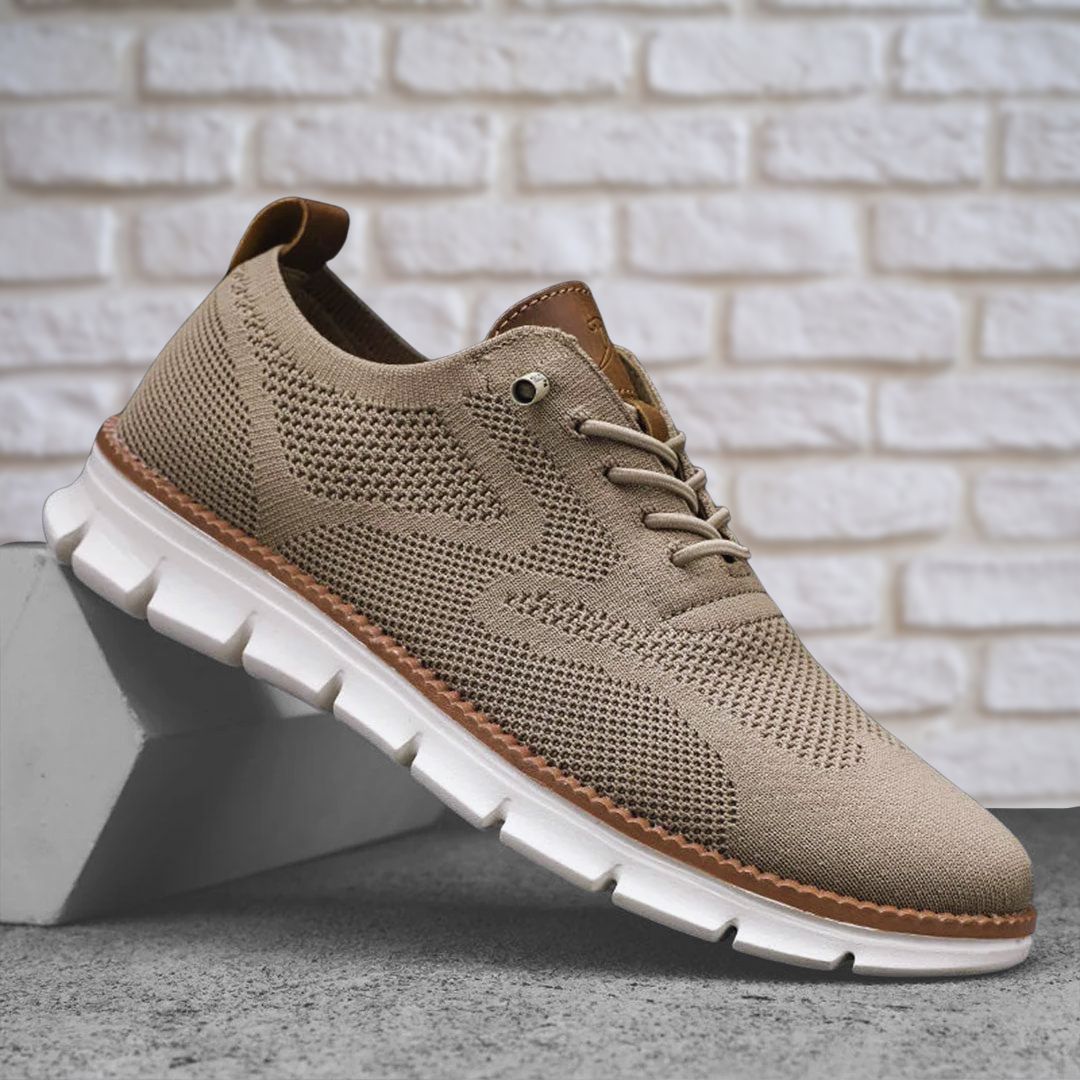 Teksturowane niskie sneakersy z panelami i sznurowaniem