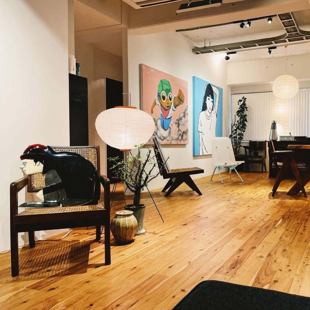 Lampa podłogowa na trójnogu z abażurem z papieru ryżowego