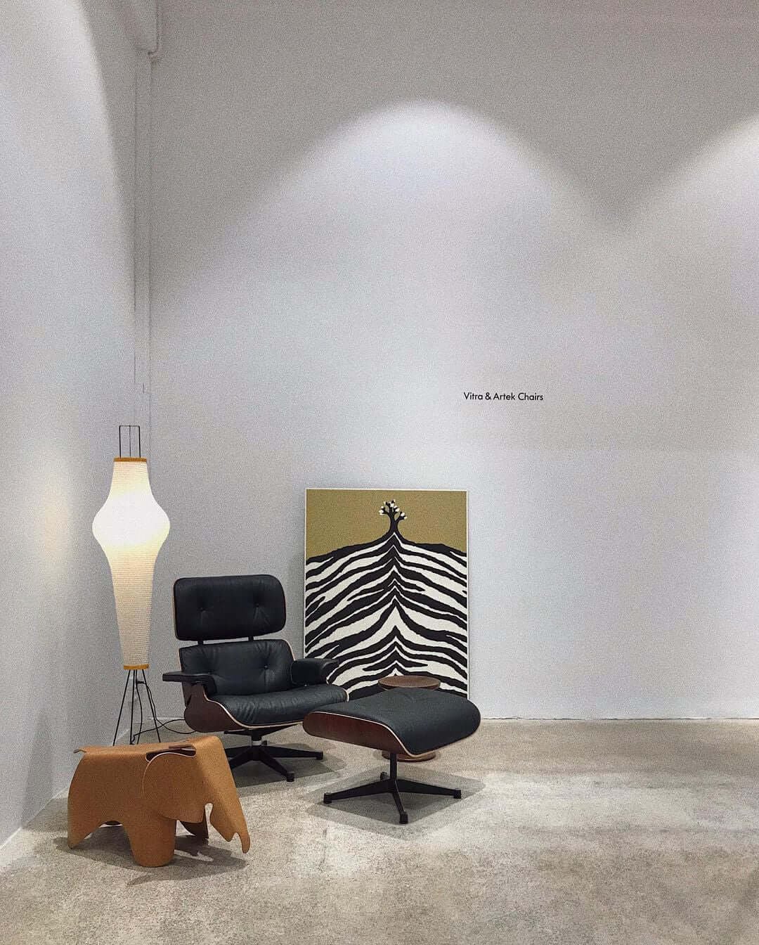 Lampa podłogowa na trójnogu z abażurem z papieru ryżowego