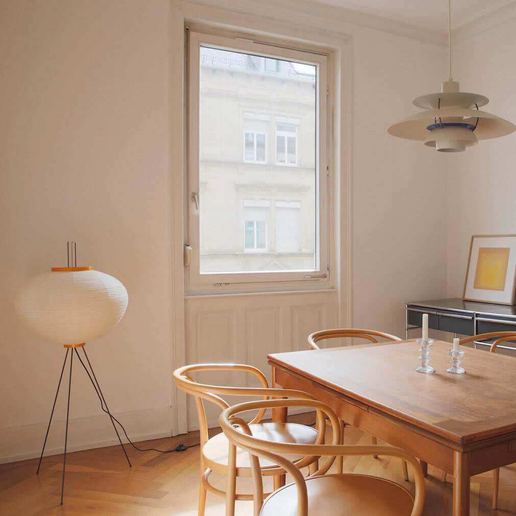 Lampa podłogowa na trójnogu z abażurem z papieru ryżowego