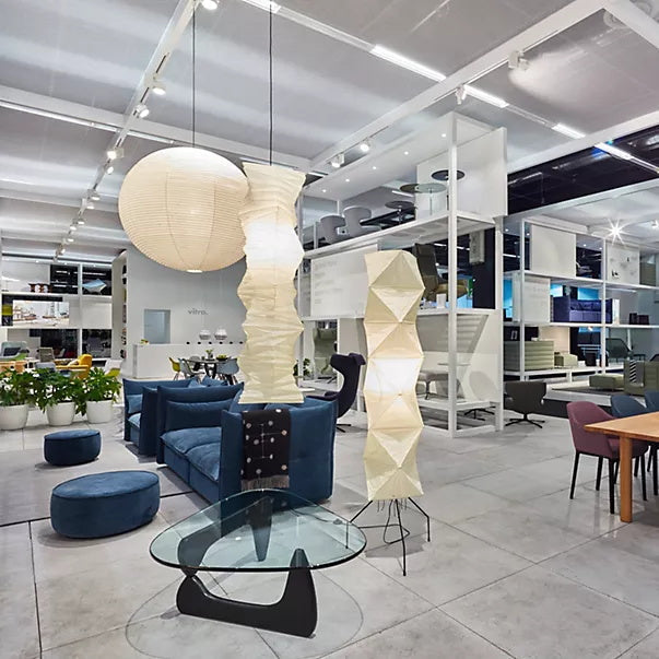 Lampa podłogowa na trójnogu z abażurem z papieru ryżowego