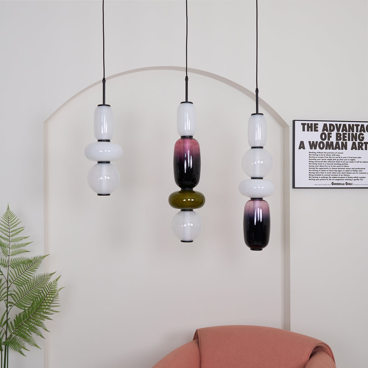 Szklana lampa wisząca z kolorowych elementów