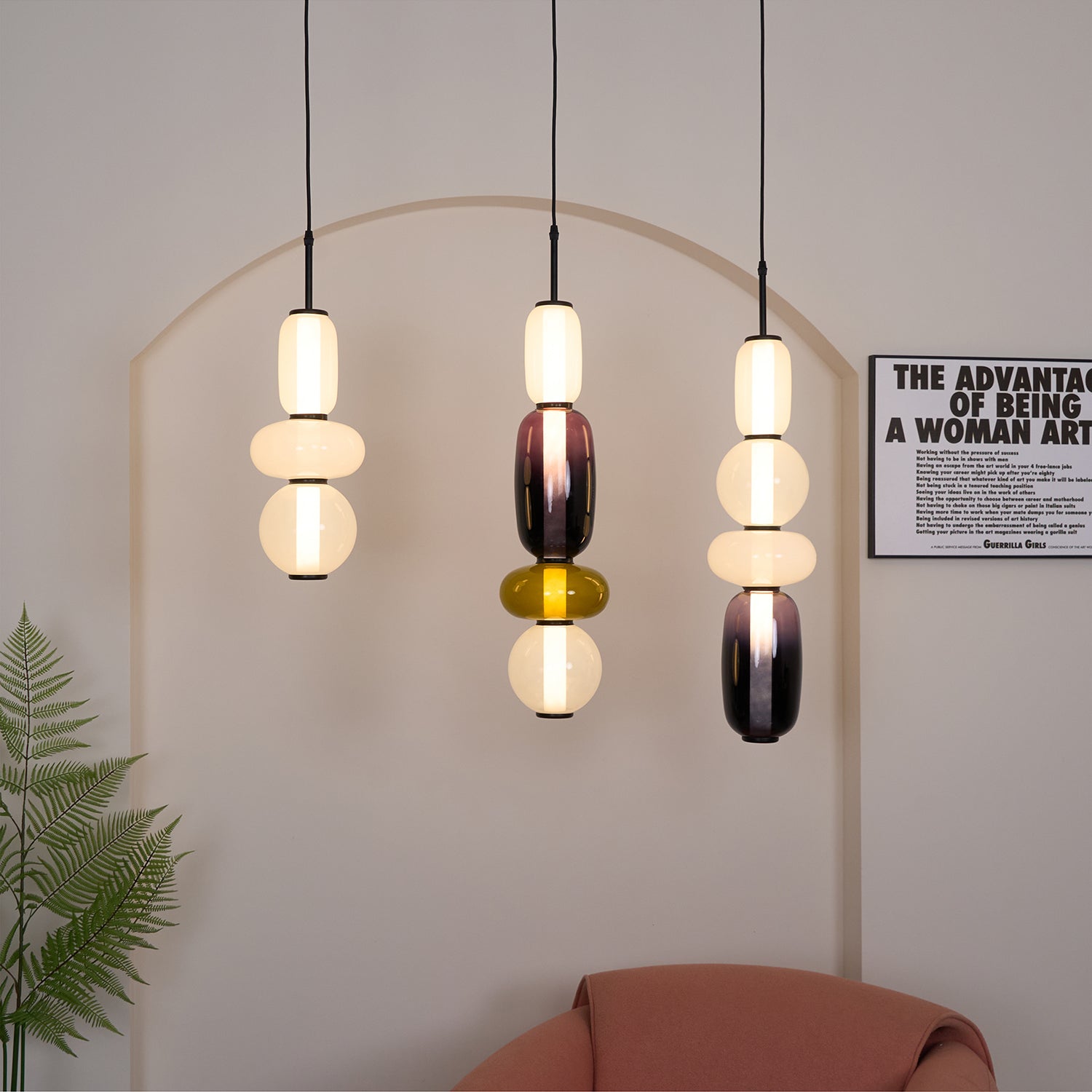 Szklana lampa wisząca z kolorowych elementów