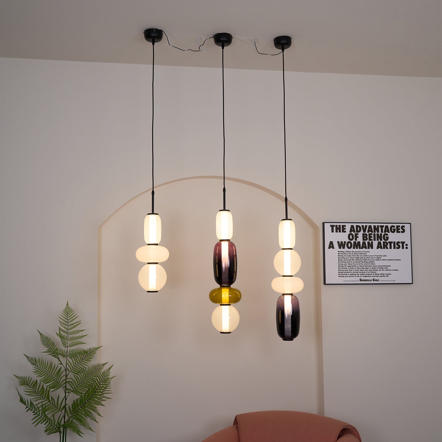 Szklana lampa wisząca z kolorowych elementów