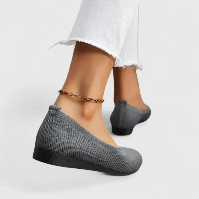 Płaskie buty z zaokrąglonym noskiem i siateczkową cholewką