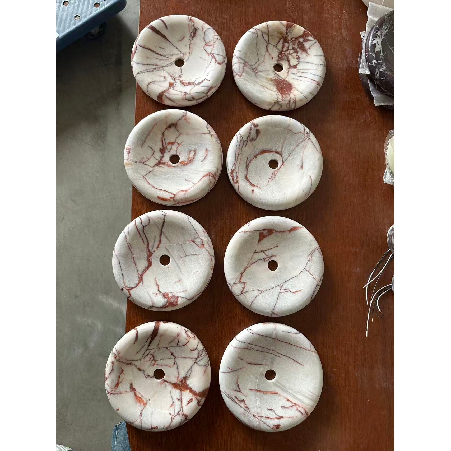 Marmurowa Lampa Ścienna w Kolorze Czerwonym