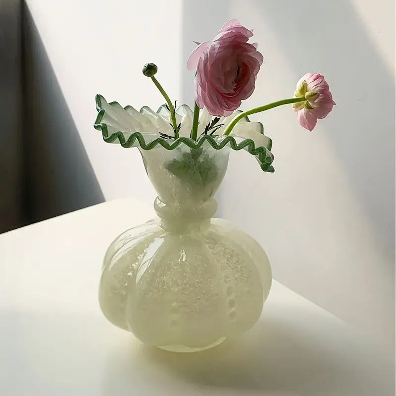 Okrągły Wazon z Falistym Brzegiem