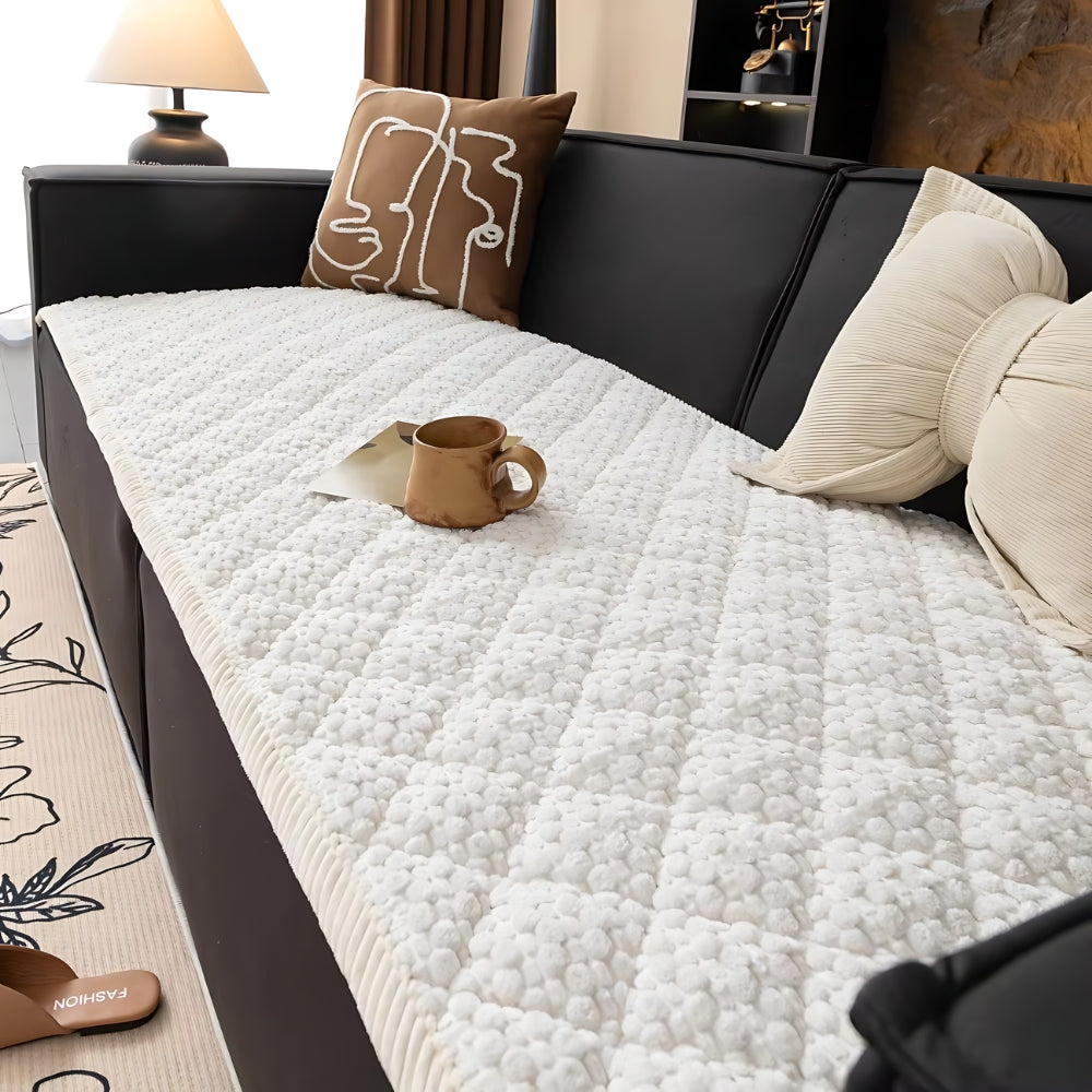 Pikowany pokrowiec na sofę o strukturalnej fakturze z wypustkami