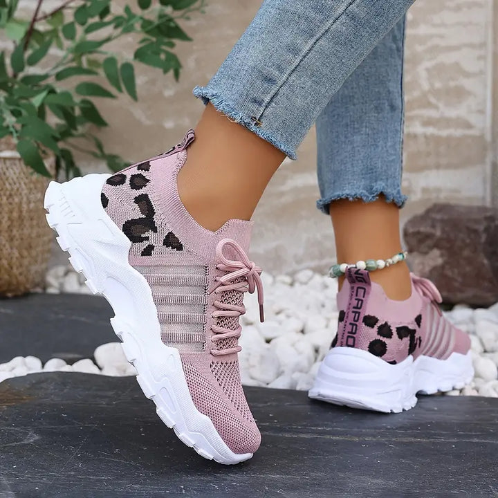 Sneakersy z wzorzystym teksturowanym cholewką i podeszwą lug