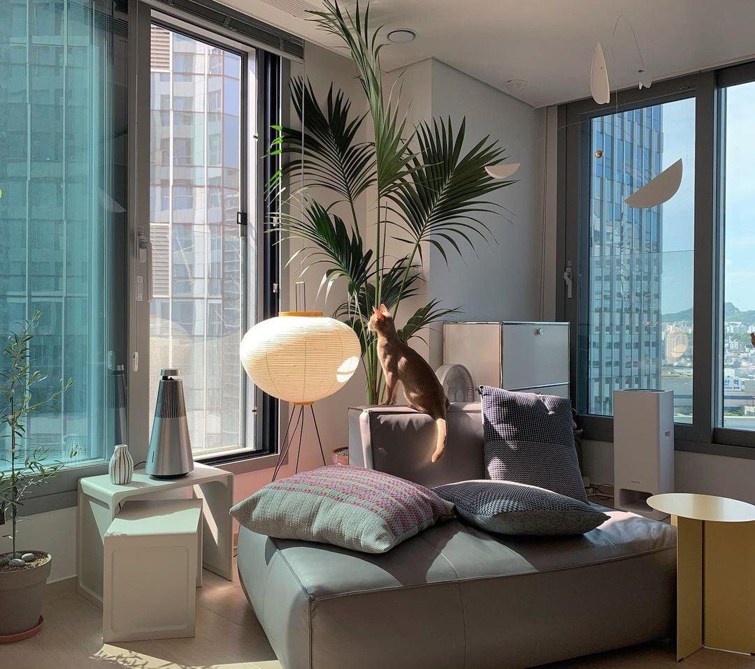 Lampa podłogowa na trójnogu z abażurem z papieru ryżowego