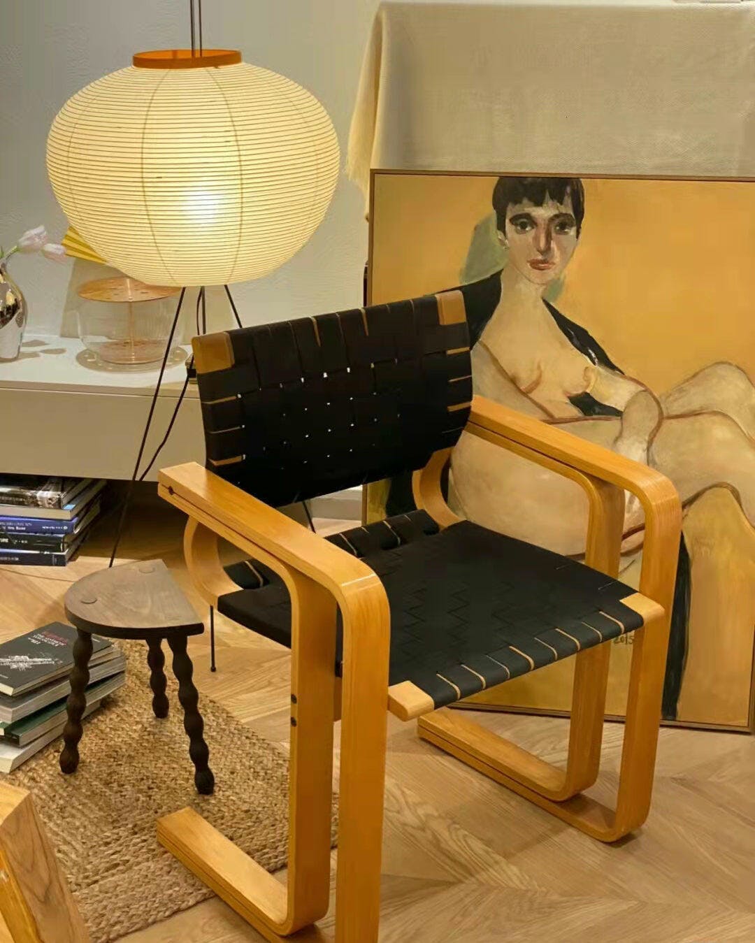 Lampa podłogowa na trójnogu z abażurem z papieru ryżowego