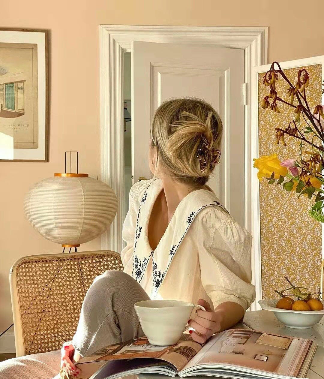 Lampa podłogowa na trójnogu z abażurem z papieru ryżowego