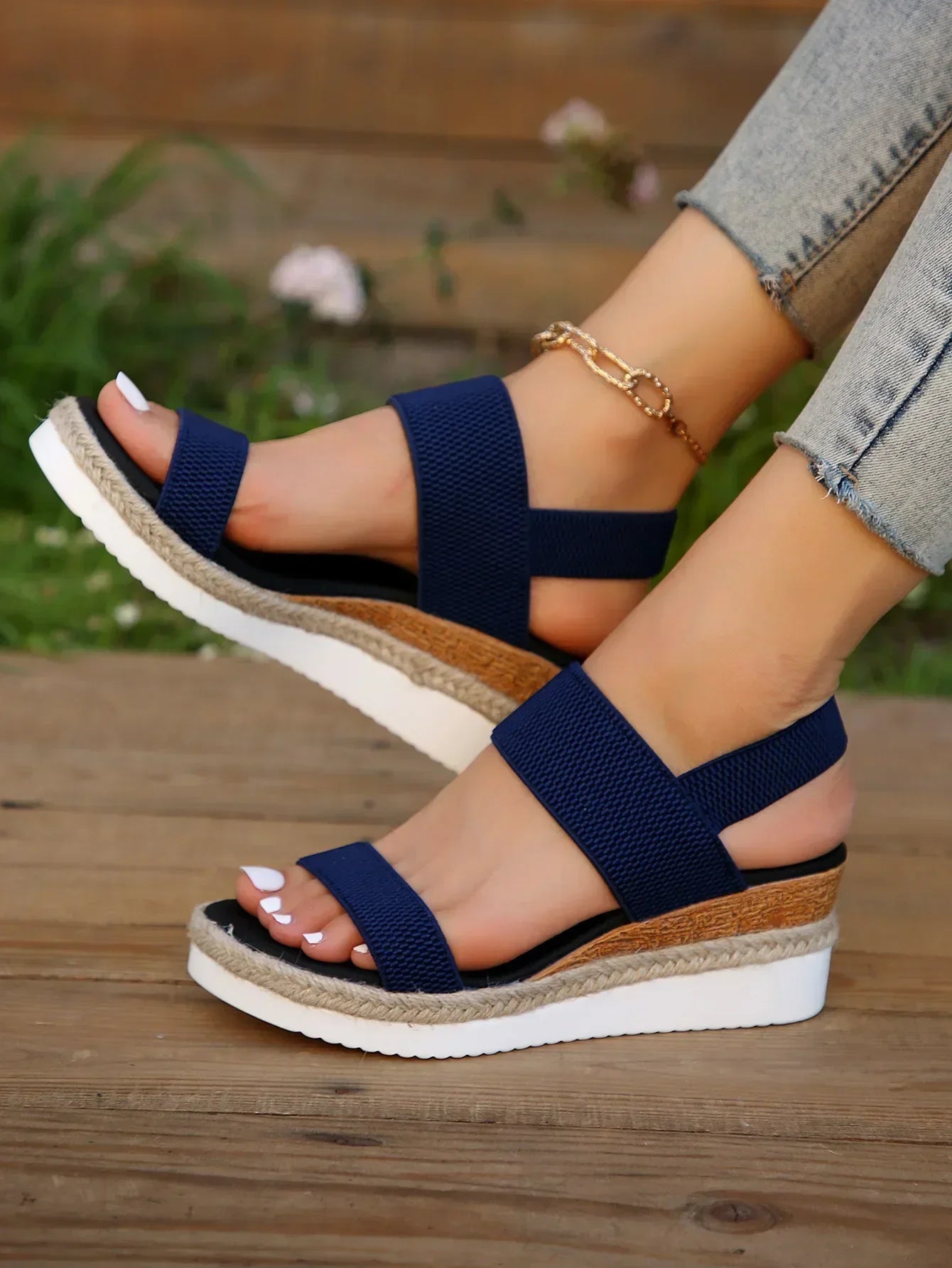 Sandały Flatform z Krzyżującymi się Paskami