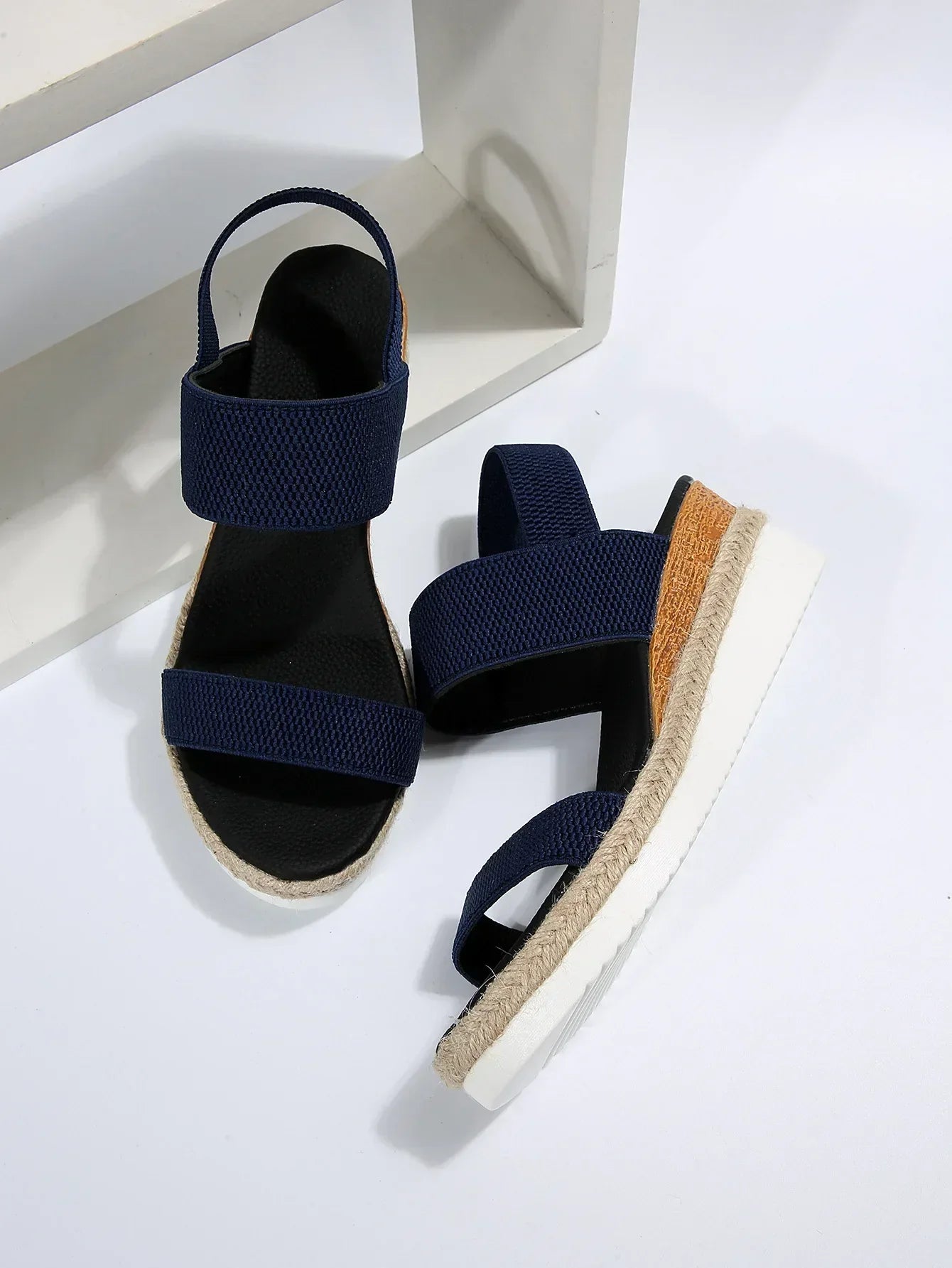 Sandały Flatform z Krzyżującymi się Paskami