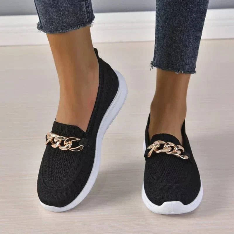 Buty Slip On z Teksturowanym Nosiem i Detalem Łańcucha