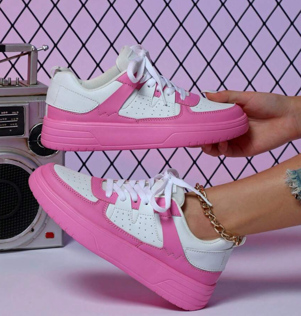 Sneakersy z grubo podeszwą i perforowanymi panelami