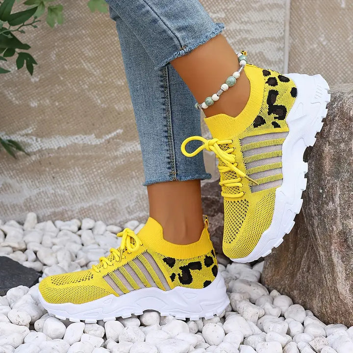 Sneakersy z wzorzystym teksturowanym cholewką i podeszwą lug