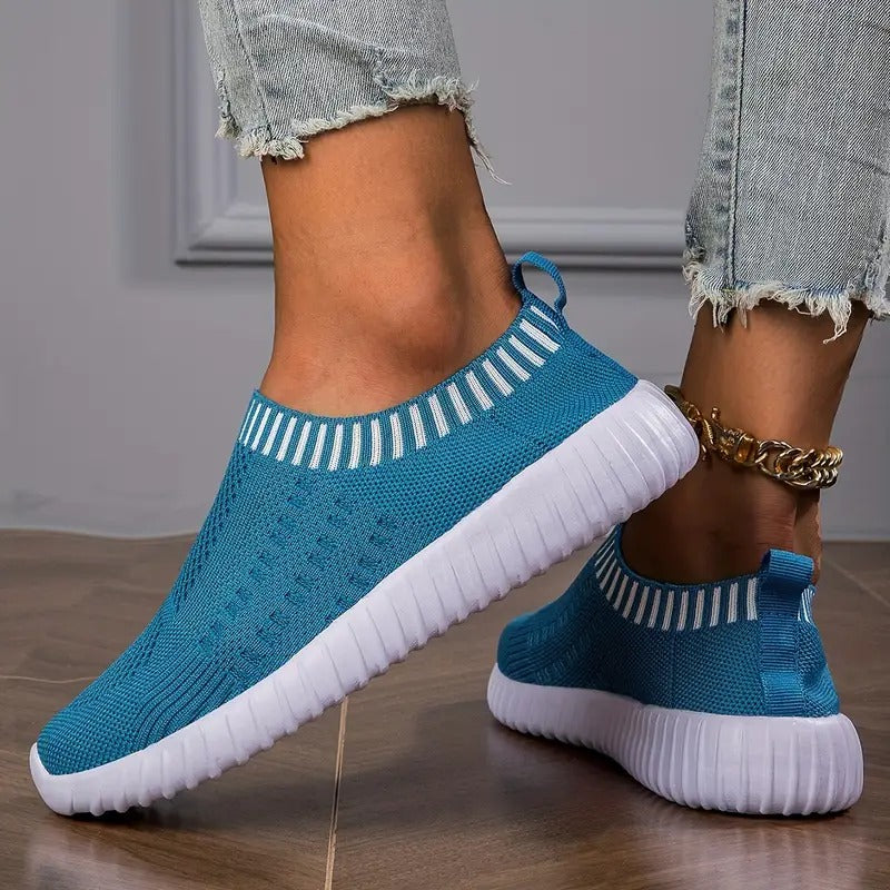 Buty wsuwane z okrągłym noskiem i teksturowaną, żłobioną podeszwą