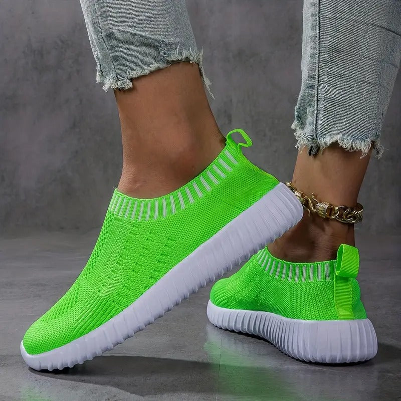 Buty wsuwane z okrągłym noskiem i teksturowaną, żłobioną podeszwą