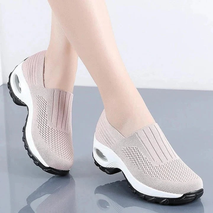 Buty Slip On z Wypukłym, Perforowanym Cholewką