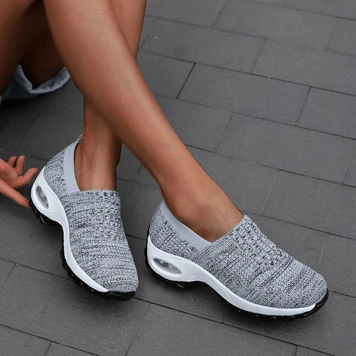 Buty Slip On z Wypukłym, Perforowanym Cholewką