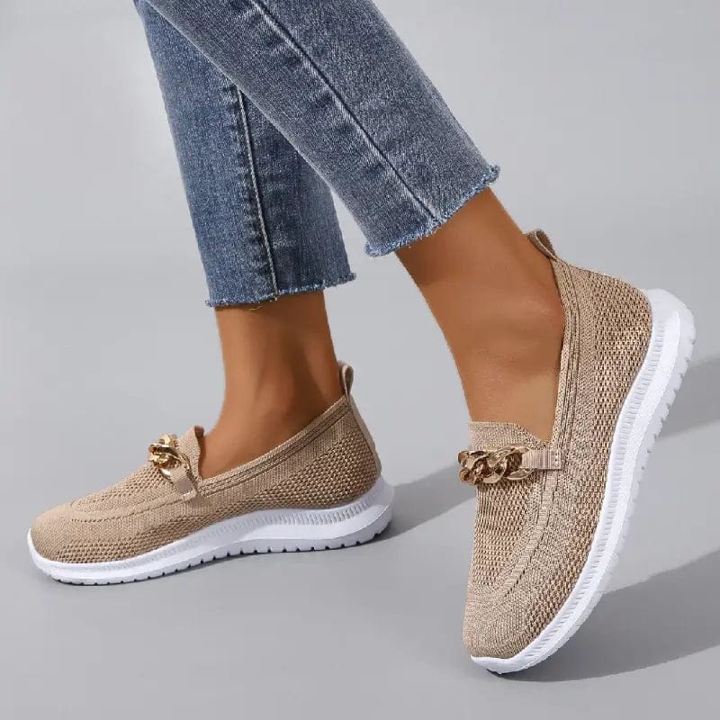 Buty Slip On z Teksturowanym Nosiem i Detalem Łańcucha